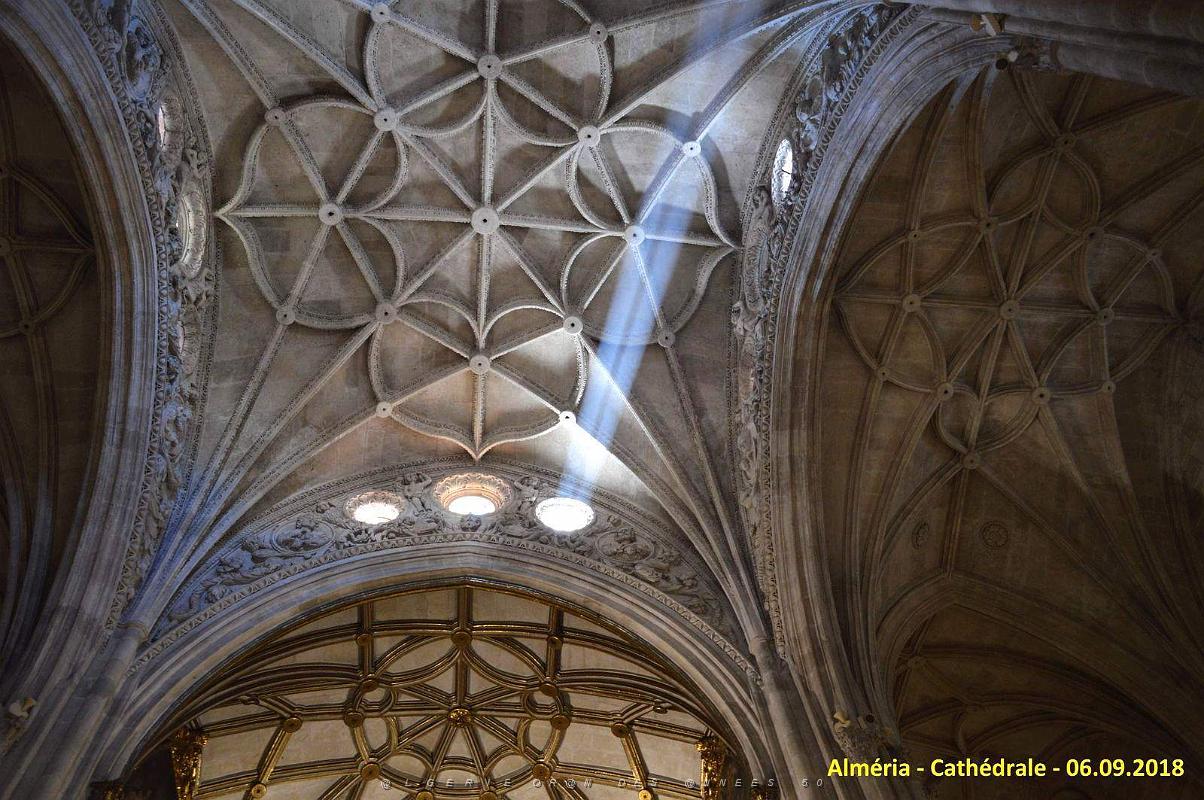 28 LA CATHEDRALE ET LE FORTERESSE DE L INCARNATION (44).JPG